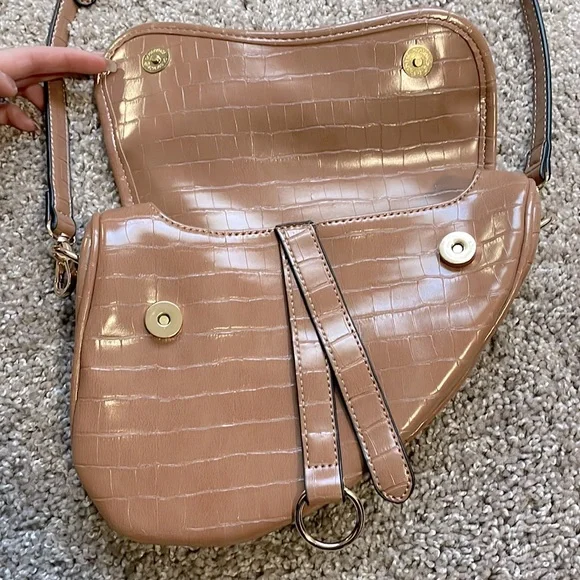Brown/Tan Faux Crocodile Saddle Bag - Picture 3 of 8
